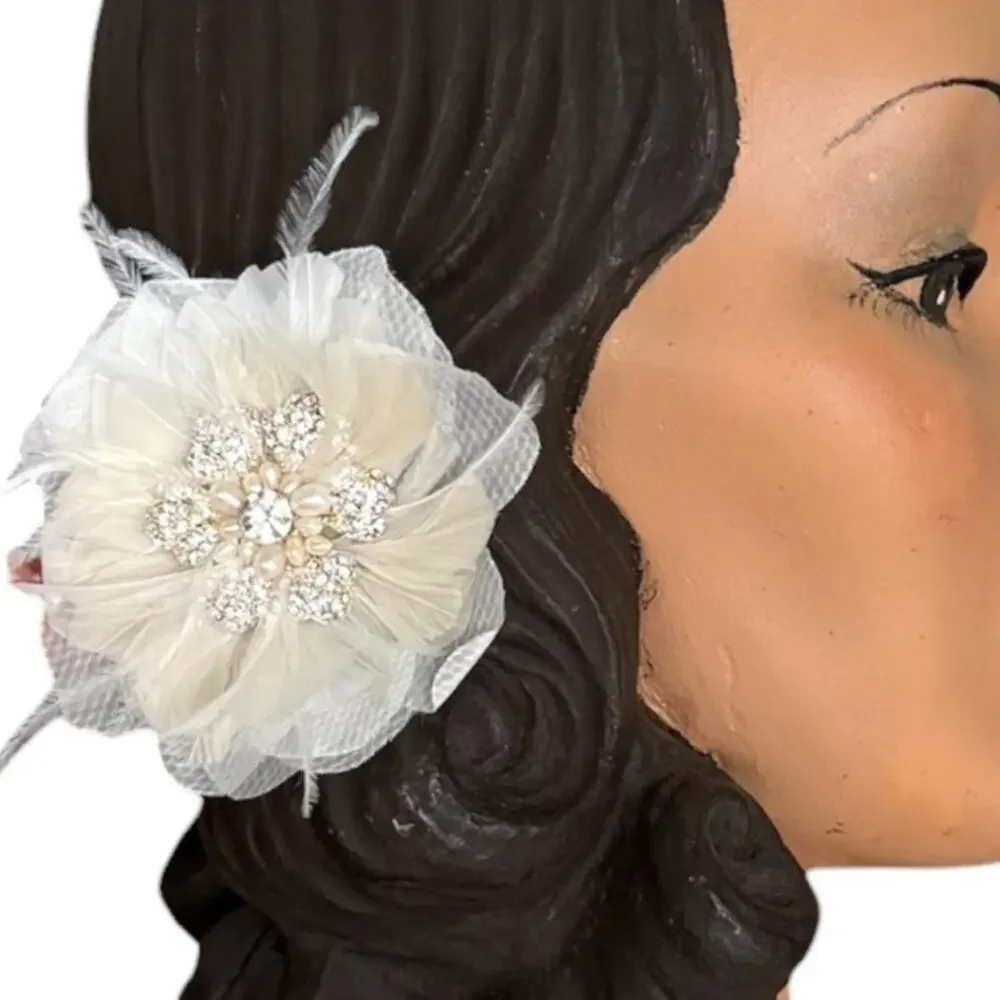 New Bel Aire Bridal Ivory Feather Flower Hair Clip Pearl Style 1965 in Box
